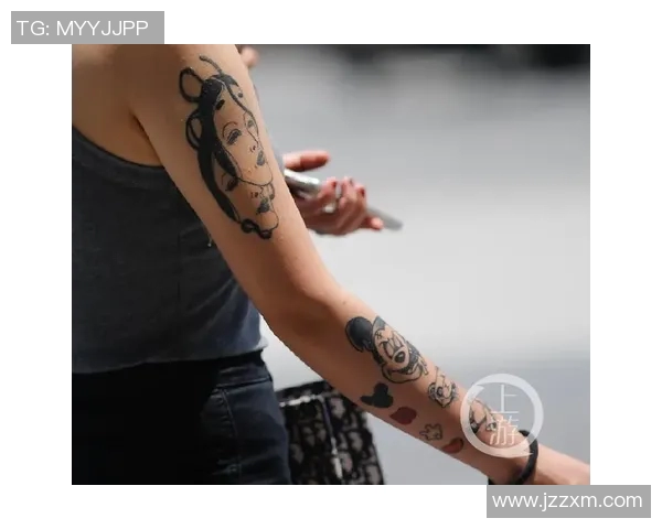 足球明星的妻子们美丽瞬间大汇聚展现魅力与风采的精彩照片集锦